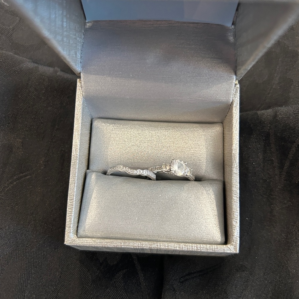 Elegant Silver Women's Wedding Ring Set